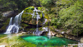 Slovenischer Wasserfall Bovec Crag