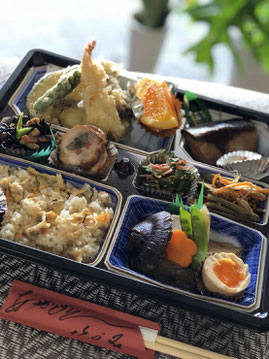 ホテル割烹いづみのお弁当　桜