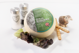 maremma misto mucca pecora formaggio caseificio toscano toscana spadi follonica forma intera italiano origine latte italia dolce fresco vacca bovino