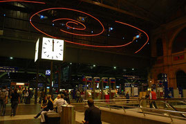 午前0時のチューリヒ中央駅構内。