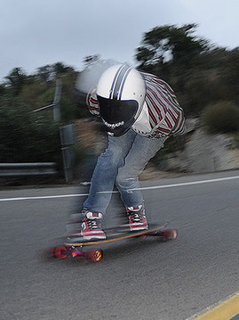 Downhill. Skateboardbusiness