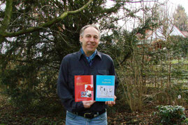 Manfred Schloßer mit seinen beiden ersten Romanen aus der Danny-Kowalski-Trilogie