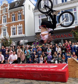 Die Madness Brothers aus Plön sorgen mit ihrer rasanten Artistik-Show für Hochspannung (Foto: NABU/Antje Seebens-Hoyer).