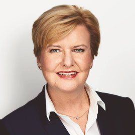 Dr. Eva Högl ist direkt gewählte Bundestagsabgeordnete im Wahlkreis Berlin-Mitte und stellvertretende Vorsitzende der SPD-Bundestagsfraktion. Von 2012 bis 2013 war sie Sprecherin der SPD-Bundestagsfraktion im Untersuchungsausschuss „Terrorgruppe NSU“ des 