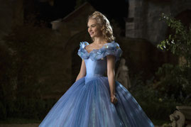 Lily James est la nouvelle Cendrillon (©Walt Disney Pictures)