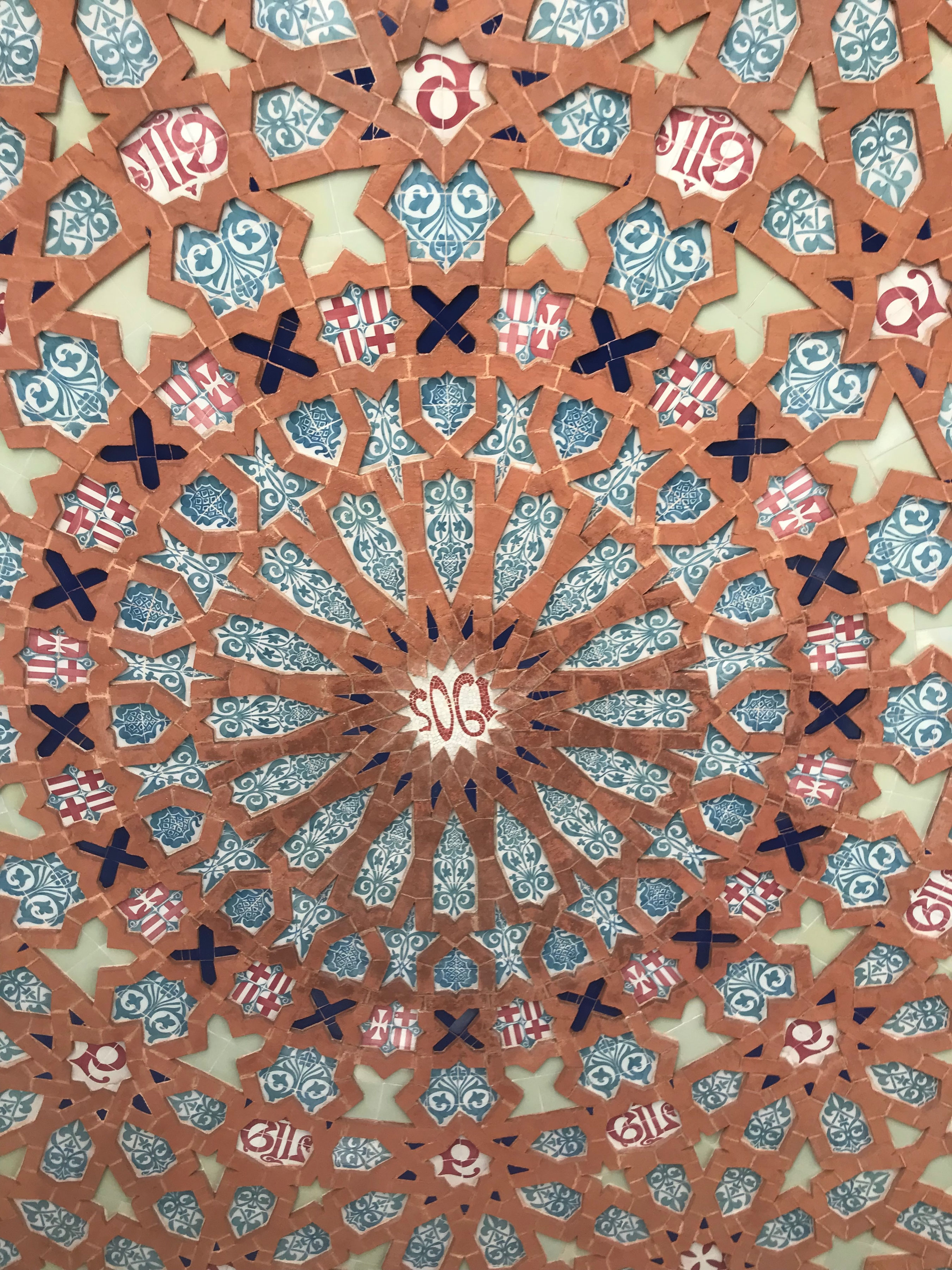 Decorazione in ceramica smaltata del Recinte Modernista de Sant Pau, Barcellona