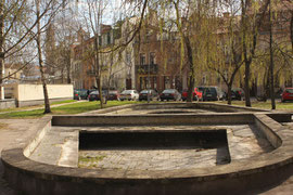 Vilnius. Apleistas fontanas Kražių g-vėje. 2009 m. Nuotr. Gintaro Burbos / Forsaken fountain in Kražių street. 2009. Photo by Gintaras Burba