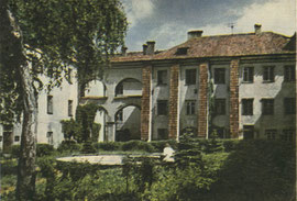 Vilniaus V.Kapsuko Universiteto kiemas. Foto P. Karpavičiaus. 1956.XII.3. / Vilnius V. Kapsukas University courtyard. Photo by P. Karpavičius.1956.