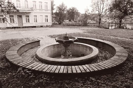 Vilnius. Fontanas Antakalnio g-vėje 2. 1988m. Nuotr. Gintaro Burbos / Fountain in Antakalnis st. 2 Vilnius 1988. Photo by G.Burba