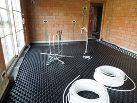 AFROLSYSTEEM VOOR LEGGEN VAN VLOERVERWARMING