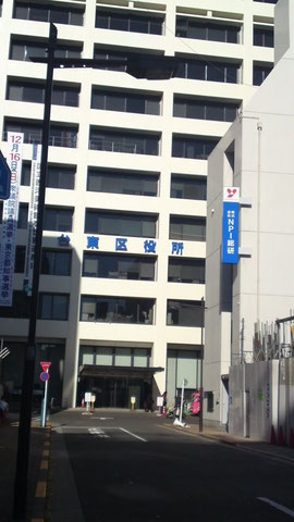 「NPI総研」とある建物の1Fになります