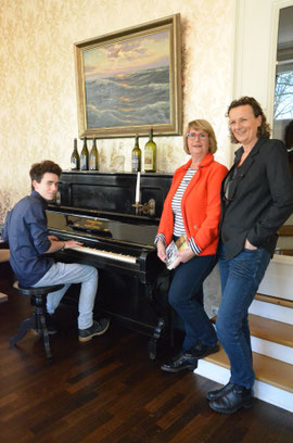 Akteure der Lesung auf Elvis Bettkante am 09.03.2018, 19 Uhr Max Teschner, Jule Heck, Beatrix van Ooyen; Foto: Corinna Weigelt