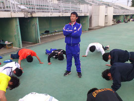 熱血指導をする須藤・・・お前もやれよ!!