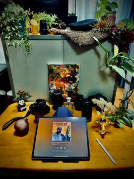 ipadの作業スペースを、み花さんで買った植物などでディスプレイした。
