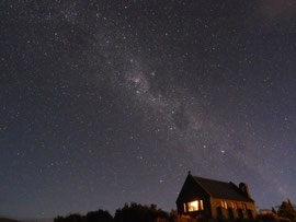 ニュージーランドのテカポ湖の星空