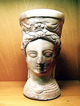 Terracotta mit Kopf der Göttin Demeter mit Bemalungsresten, 3./4. Jh. v. Chr. Bild: Terres de Girona, Ullastret