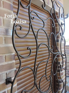 Rejas de forja a medida fabricadas en taller e instaladas en Torrejon de la Calzanda.Madrid