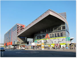 FRANCE - Centre commercial, porte-à-faux de 22m 2