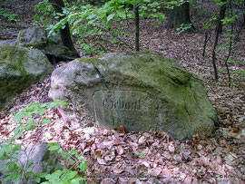 Denkstein an der Abzweigung vom Steinweg nach der Kreuzbuche