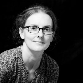 Lektorat und Korrekturlesen für wissenschaftliche Arbeiten von Regina Wenninger (Portraitbild)