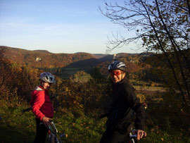 Blick von der Streitburg zur Neideck über der Wiesenttal-Schleife