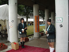 ボランティアが支える演劇祭