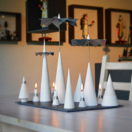 Minimal Art Lichtspiele moderne Pyramide Weihnachtspyramide Kegelpyramide Kegel Licht Spiele zeitgemäß puristisch handwerk moderne Pyramide Räuchermann Erzgebirge Volkskunst