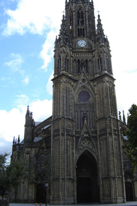 catedral del Buen Pastor (1897). Style néogothique, sa tour culmine à 75 m.