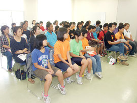 竹富町子ども会育成連絡協議会の定期総会が開かれた=12日午後、離島ターミナル