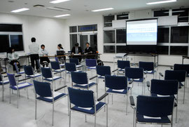 臨港地区拡大の説明会が開かれたが、住民参加はゼロだった=15日夜、石垣港ターミナル