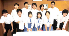 第11回初級バイオ技術者認定試験に合格した八重農3年生=4日午後、同校