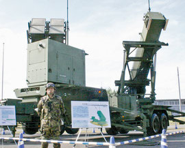 航空自衛隊芦屋基地に九州で初めて配備されたPAC3の発射機=(資料写真・共同)