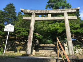 朝の境内