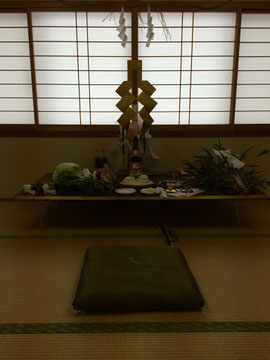宮内東中組養草組合の祭壇
