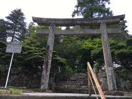朝の境内