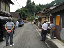 旧稲荷神社前での御旅所祭と還幸祭