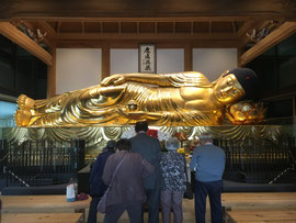 一畑山薬師寺の黄金の涅槃像