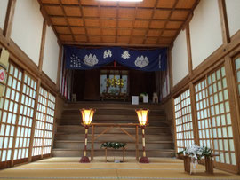 多里神社拝殿より本殿・幣殿を望む