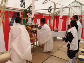 抜穂祭 斎田奉仕者が抜穂した稲束を献供