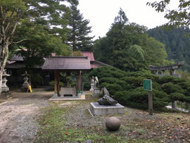 朝の境内
