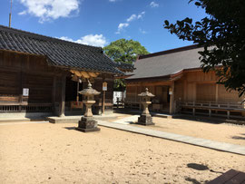 左、立虫神社・右、万九千社