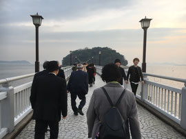 八百富神社を目指し竹島に渡る
