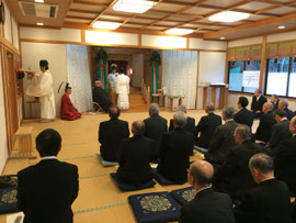 祭員3名による献饌