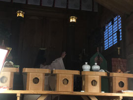 節分祭 追儺式　本殿に向かい「福は内！」