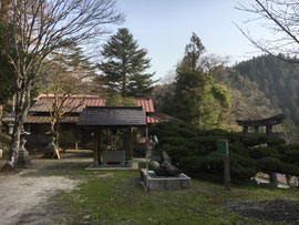 朝の境内