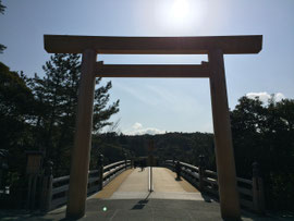 宇治橋前の鳥居
