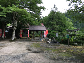 朝の境内