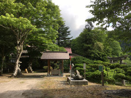 朝の境内