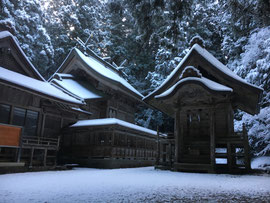 雪化粧の社殿