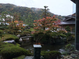 宿泊会場の三朝館の庭園